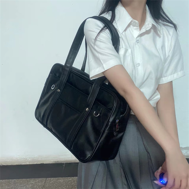 おしゃれで便利！イヤホン穴付き革スクバ｜高校生・中学生におすすめ 4色展開 4