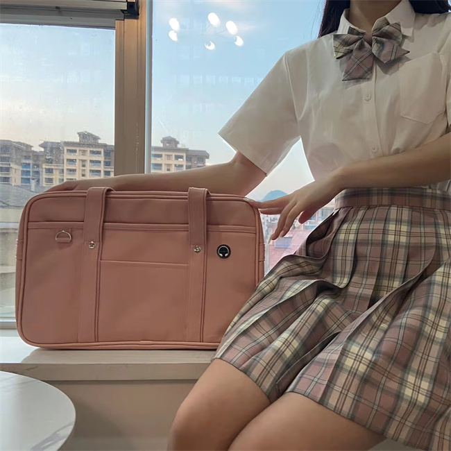 おしゃれで便利！イヤホン穴付き革スクバ｜高校生・中学生におすすめ 4色展開 7